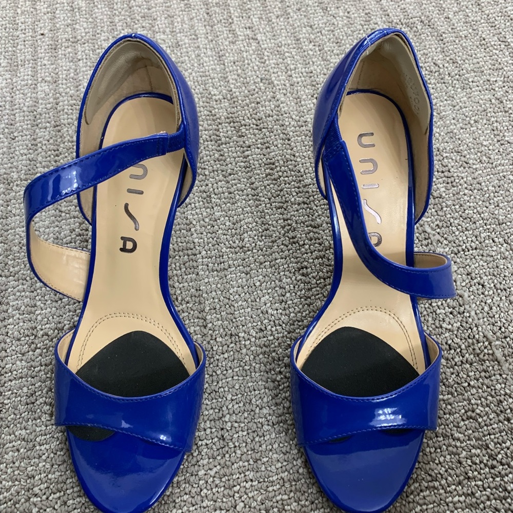 Used Women’s size 6 cobalt heels
